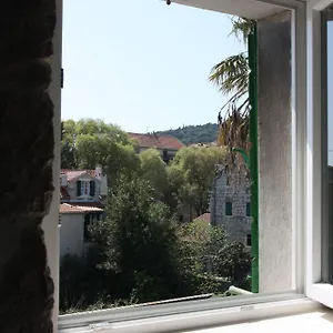 Apartment Silver, Split