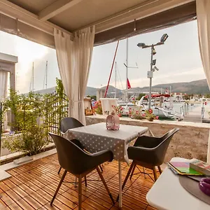 https://studio-tironi.hotels-in-trogir.com